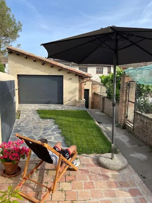 Casa Rural Can Titus L' Esquirol 0*,